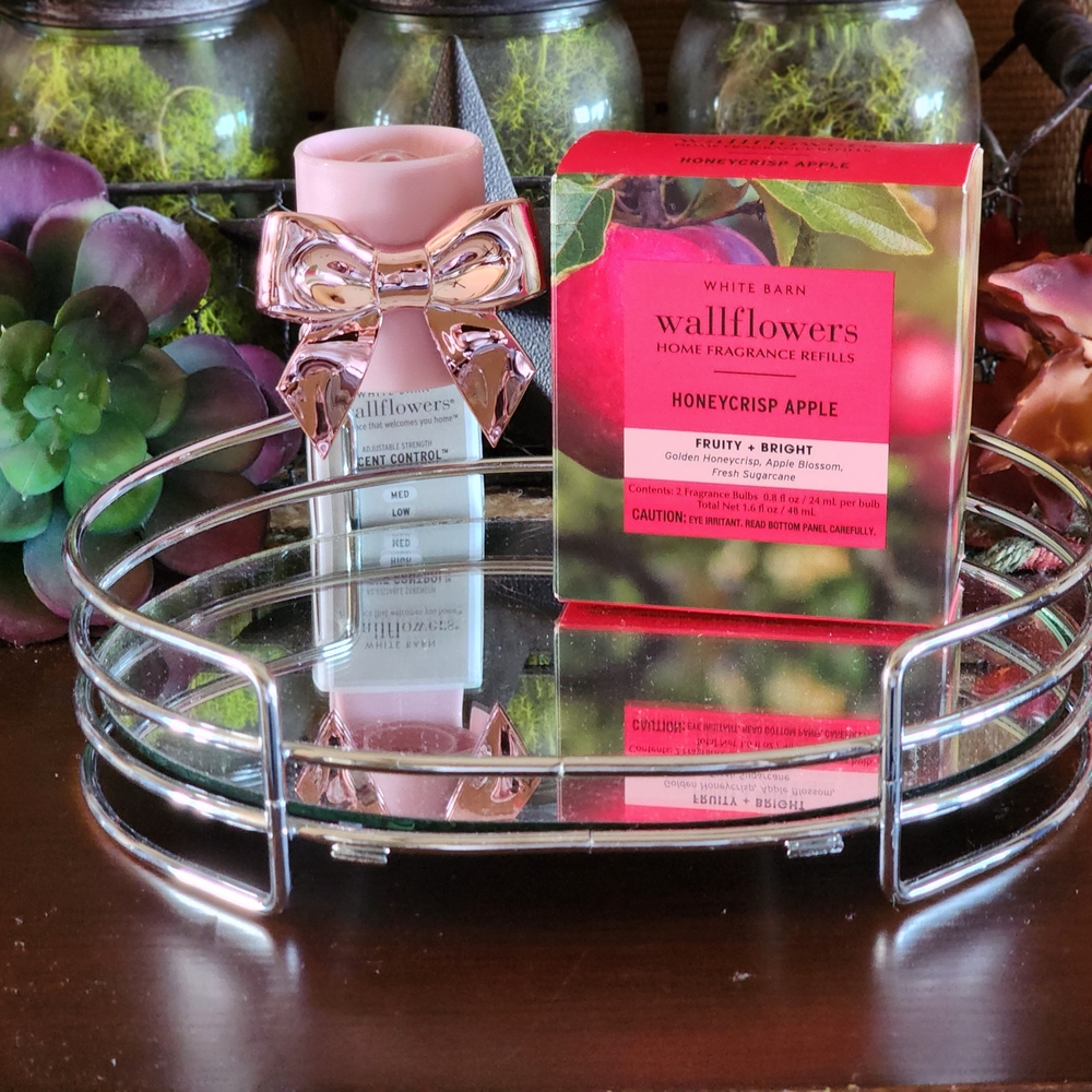 White Barn Pink Bow Wallflower with Honeycrisp Apple Refills